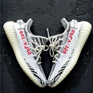 Yeezy Boost 350 V2 Zebra